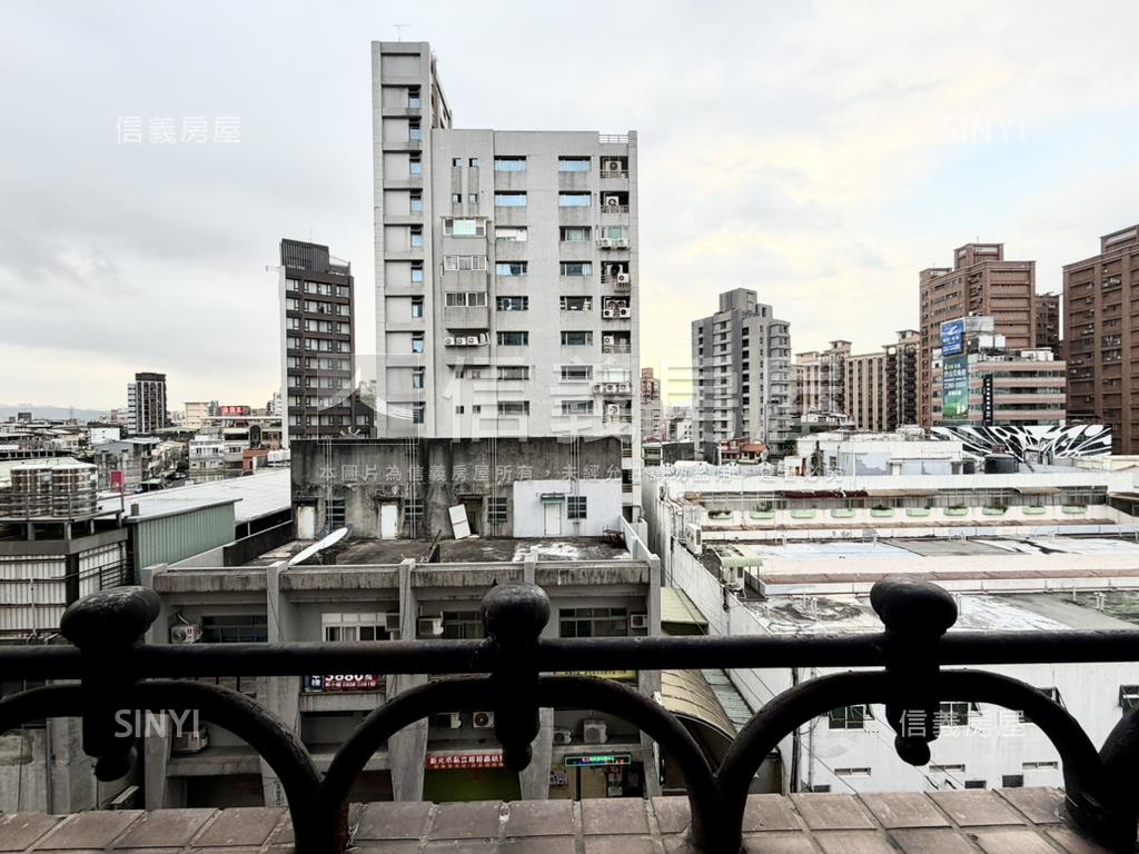 首席特區三房坡平車位房屋室內格局與周邊環境
