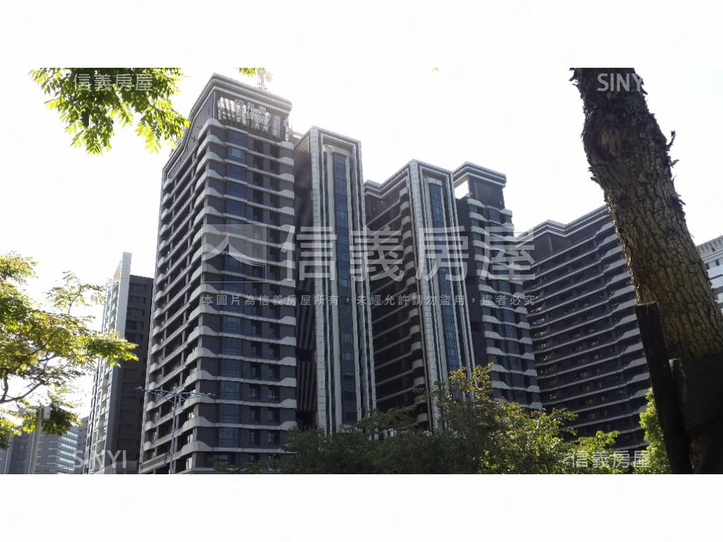 新莊副都心都峰苑面中庭房屋室內格局與周邊環境