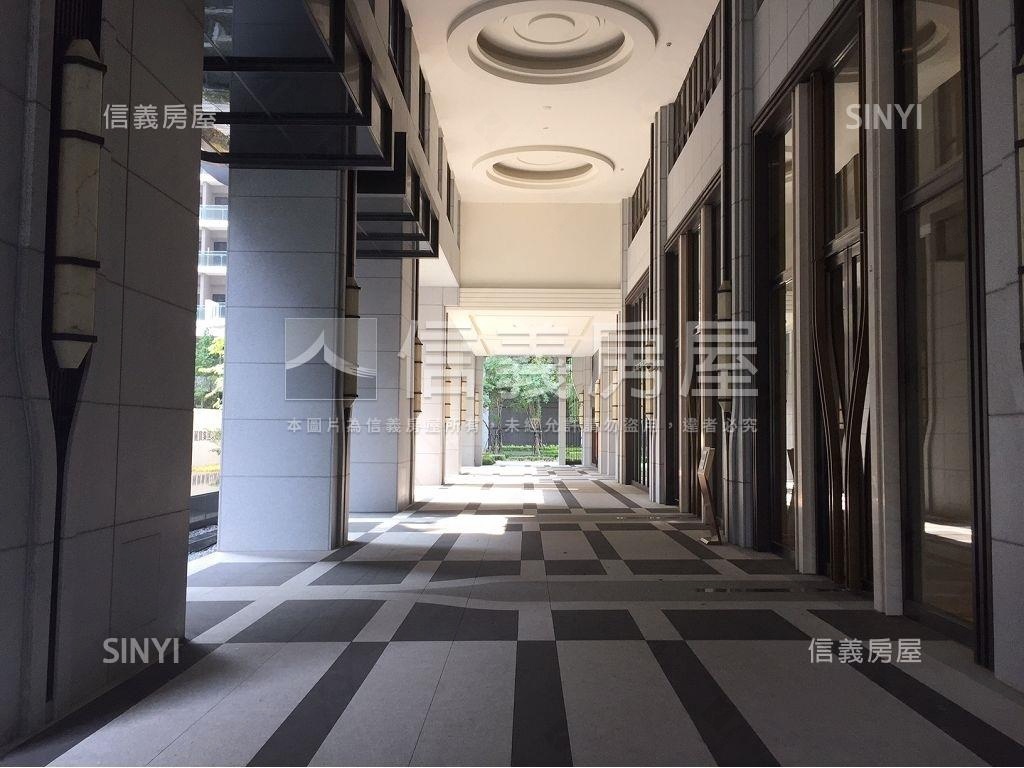 新莊副都心都峰苑面中庭房屋室內格局與周邊環境