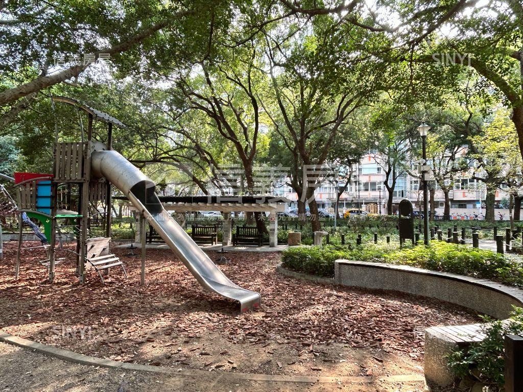 天母面公園景觀第一排美屋房屋室內格局與周邊環境