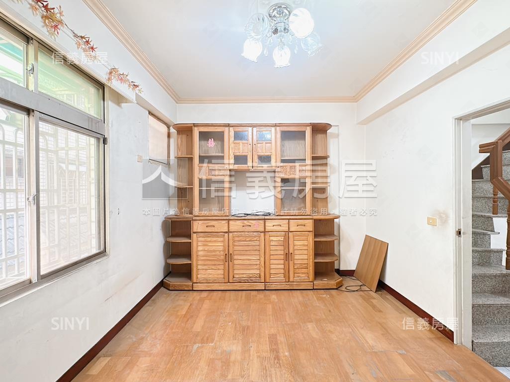 霞海榮總稀有必看車庫透天房屋室內格局與周邊環境