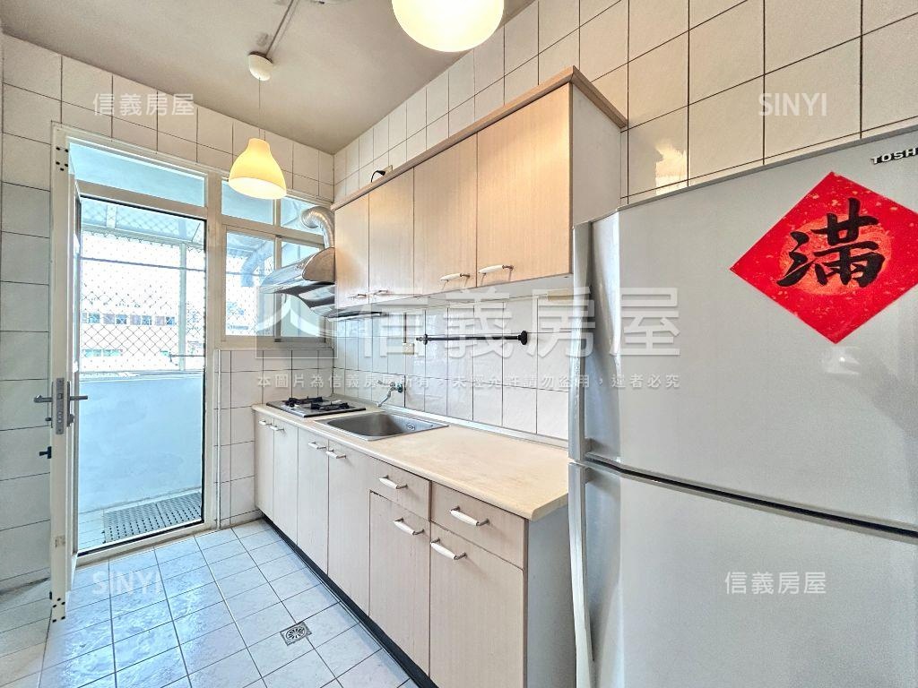 逢甲美美公寓頂樓加蓋套房房屋室內格局與周邊環境
