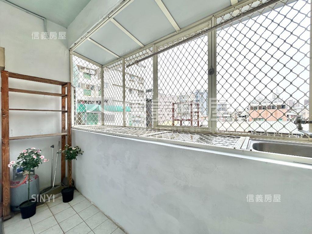 逢甲美美公寓頂樓加蓋套房房屋室內格局與周邊環境