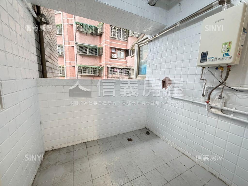 ★三重捷運精美電梯Ａ戶房屋室內格局與周邊環境