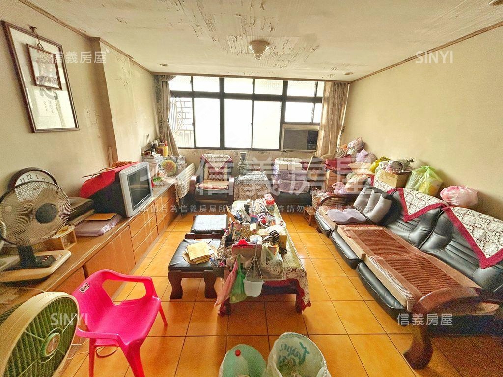 近唭哩岸捷運大空間房屋室內格局與周邊環境