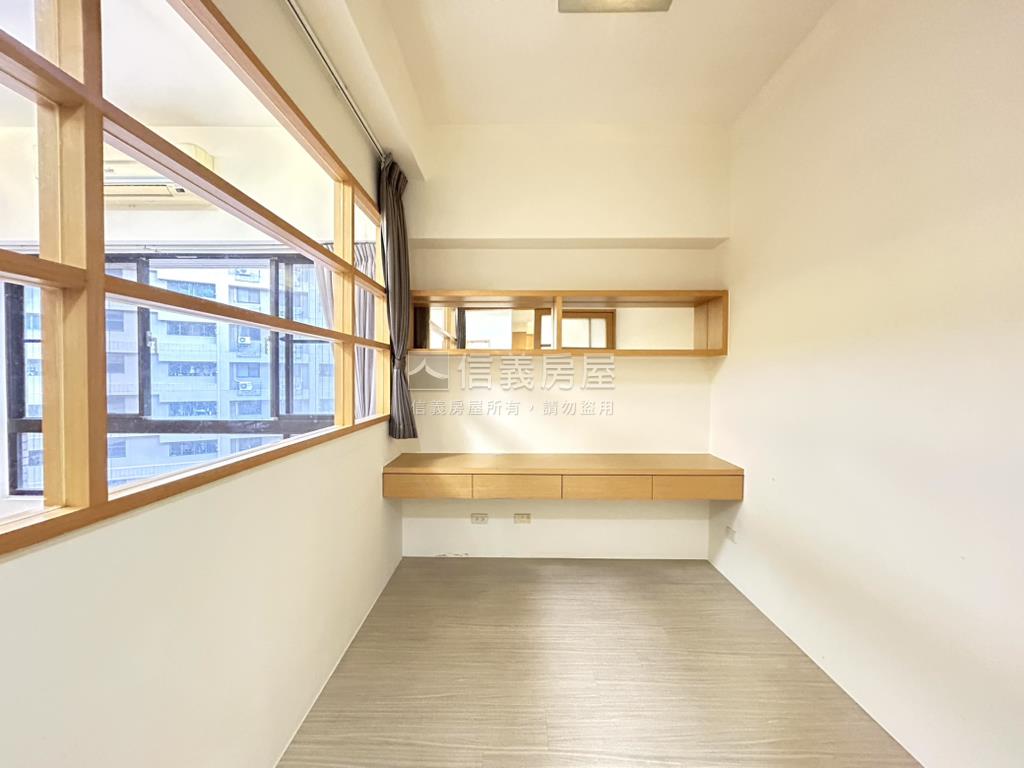 夏卡爾溫馨３房車位房屋室內格局與周邊環境