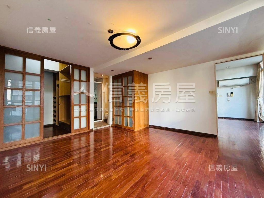 皇普河畔挑高５．６米大戶房屋室內格局與周邊環境