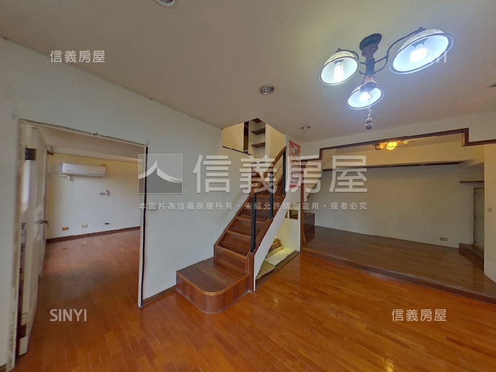 皇普河畔挑高５．６米大戶房屋室內格局與周邊環境