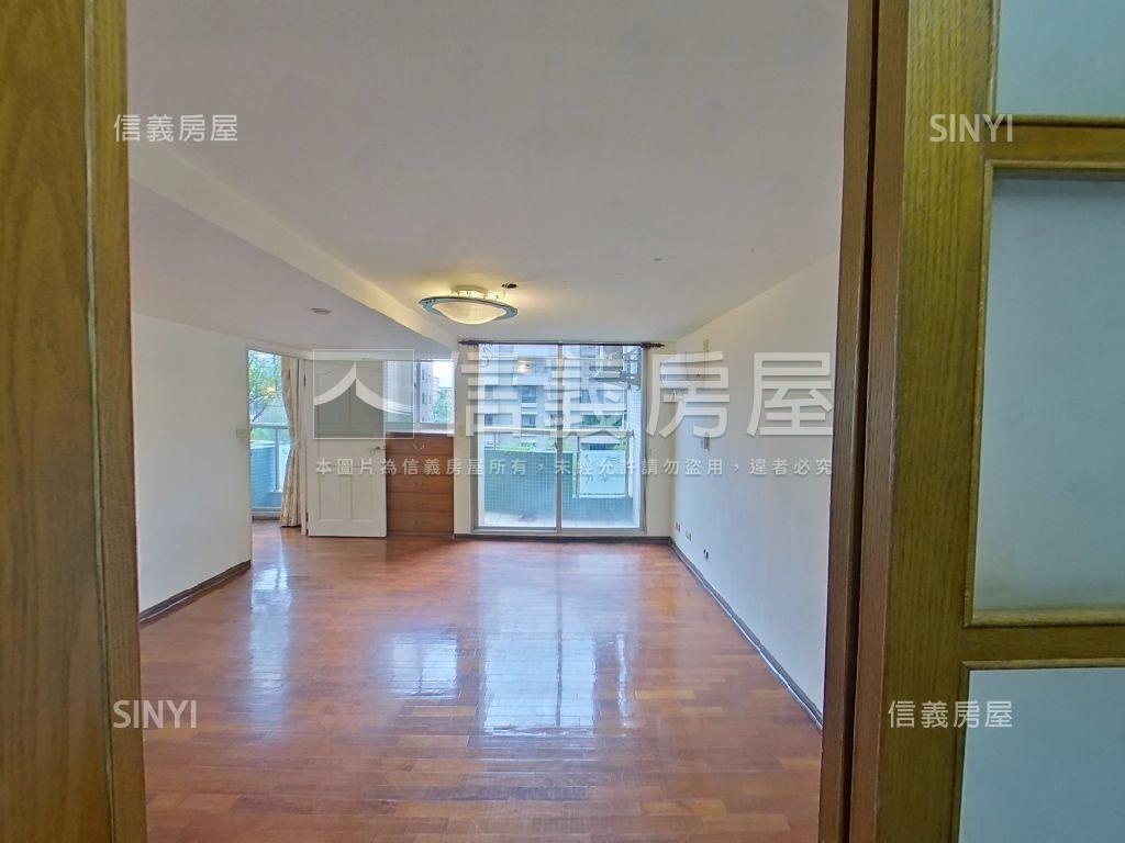 皇普河畔挑高５．６米大戶房屋室內格局與周邊環境