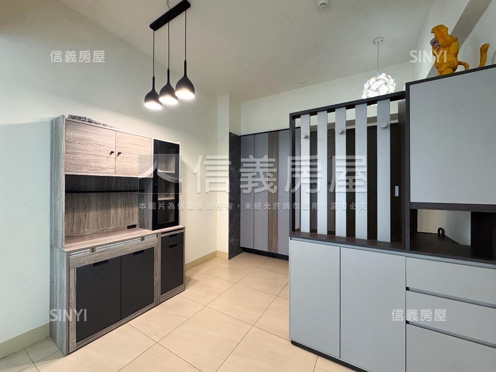 環球市朝南平面車位房屋室內格局與周邊環境