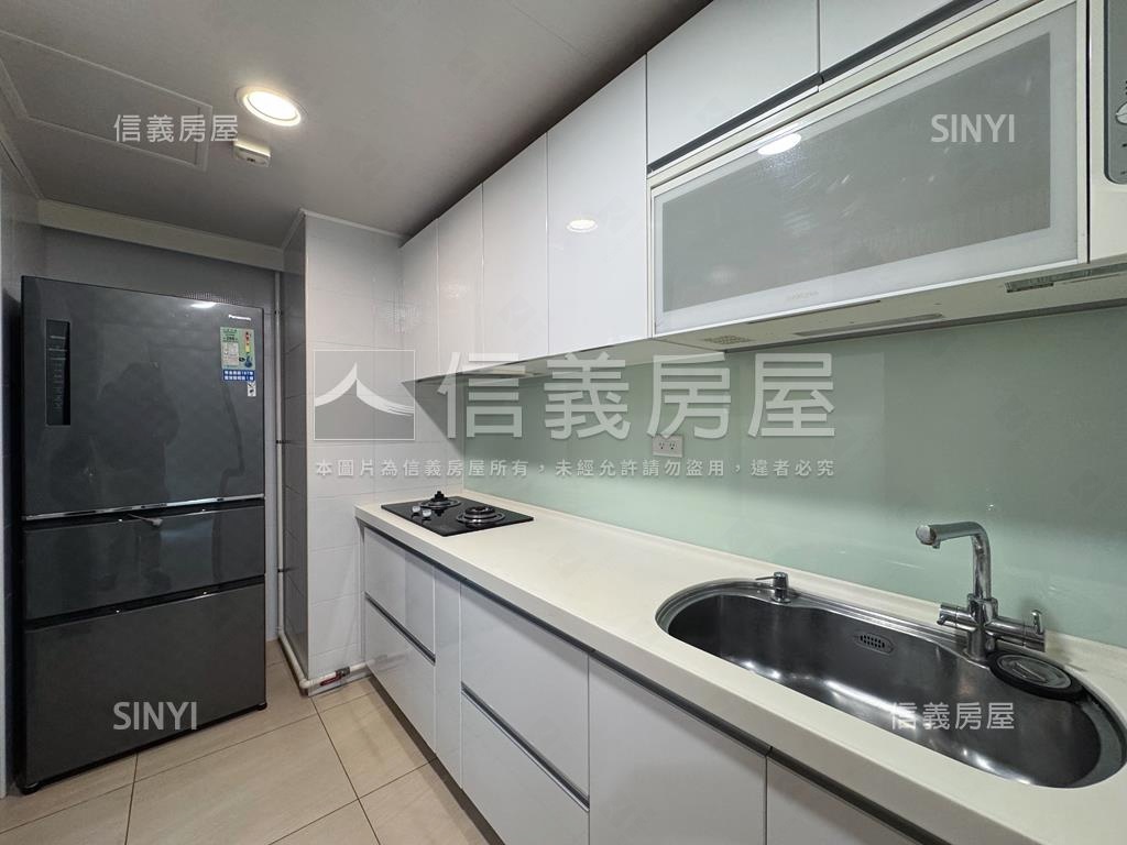 環球市朝南平面車位房屋室內格局與周邊環境