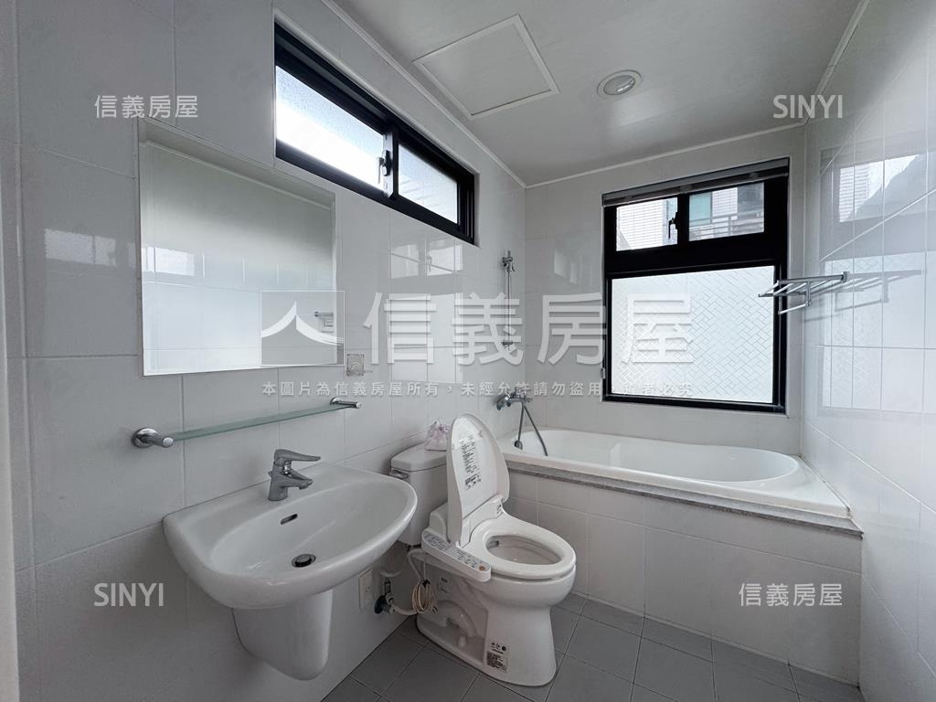 環球市朝南平面車位房屋室內格局與周邊環境