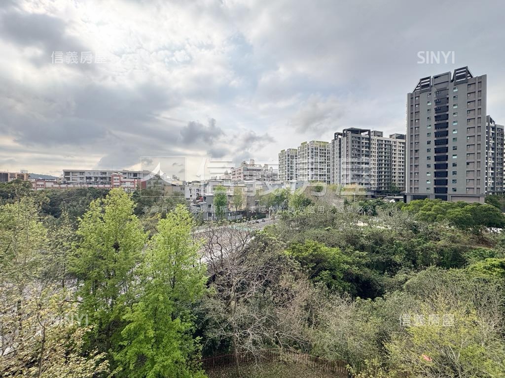 環球市朝南平面車位房屋室內格局與周邊環境