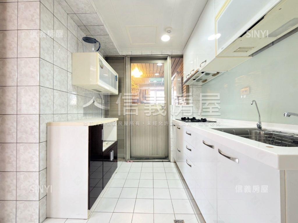 椰泉後棟正２衛水池景觀房屋室內格局與周邊環境