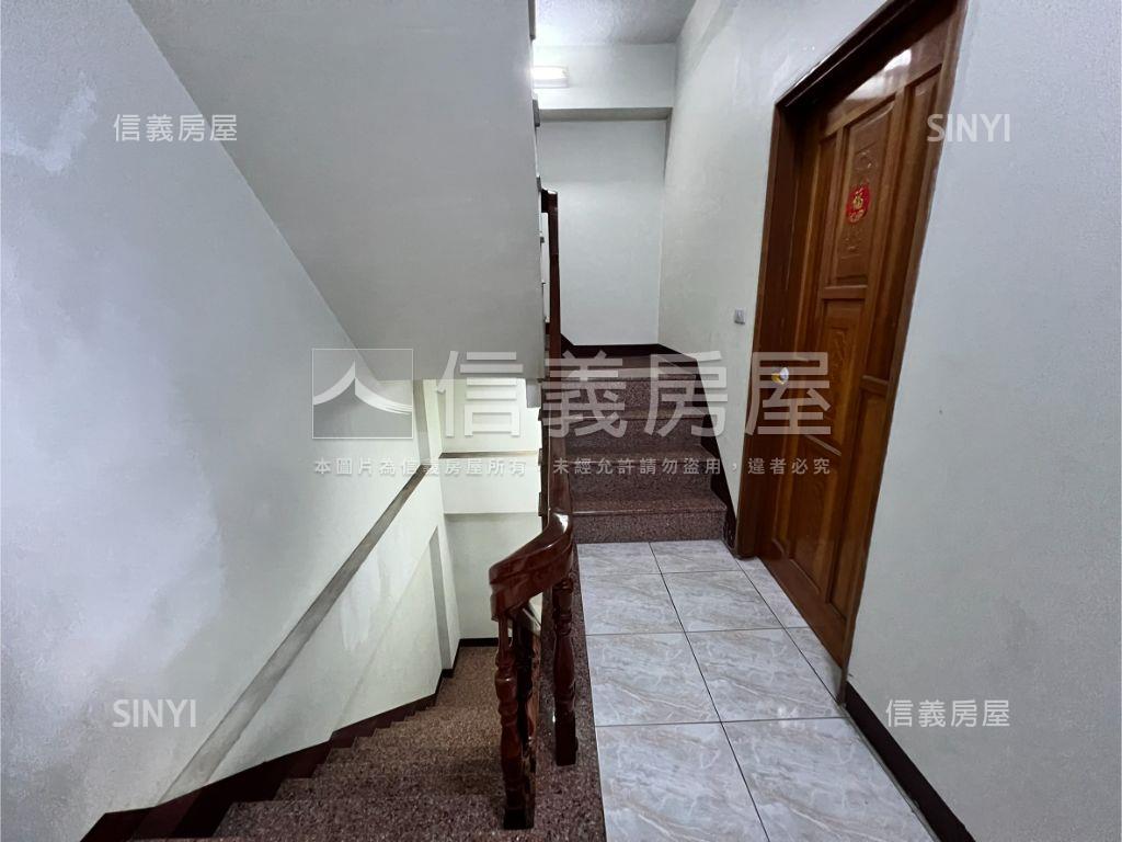 近海佃熱鬧商圈透天房屋室內格局與周邊環境