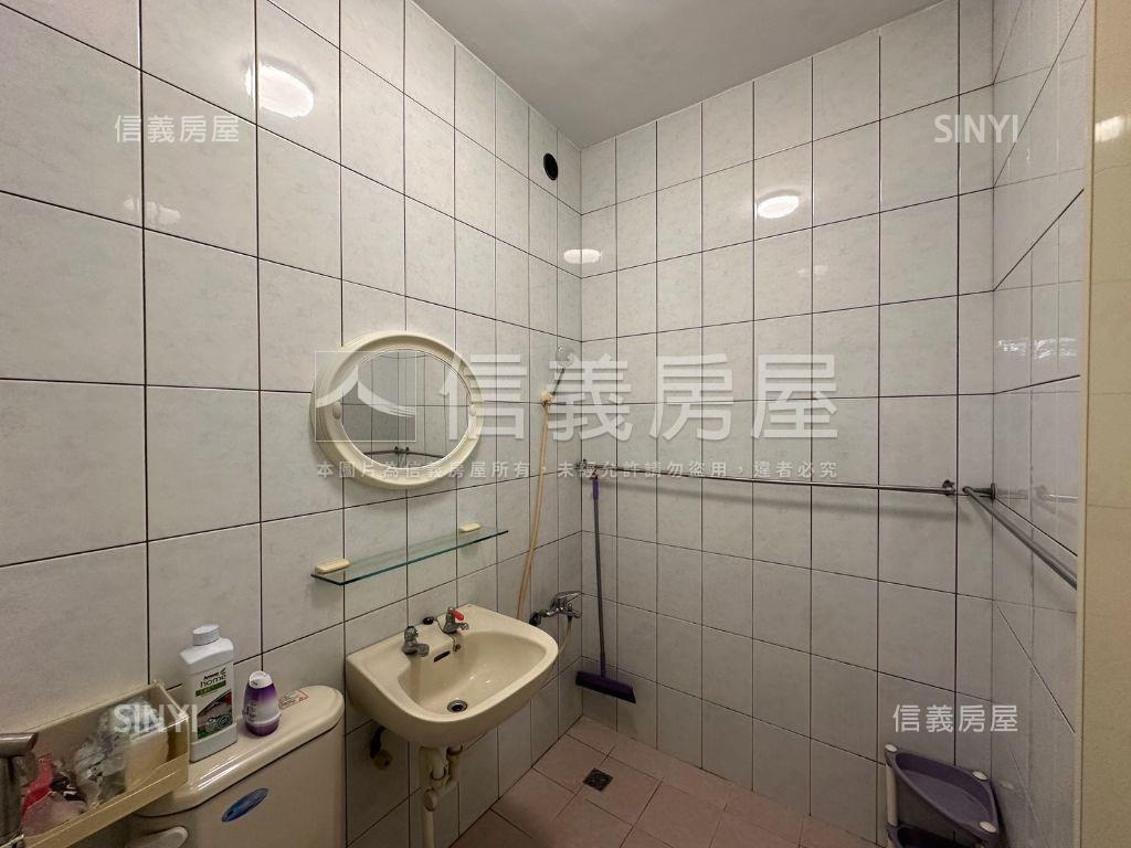 鳳山文山靜謐翻新好停公寓房屋室內格局與周邊環境