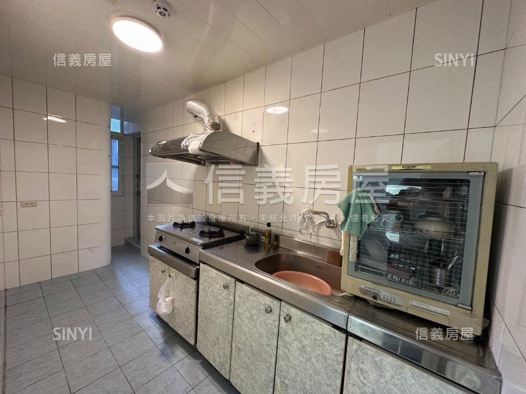 鳳山文山靜謐翻新好停公寓房屋室內格局與周邊環境