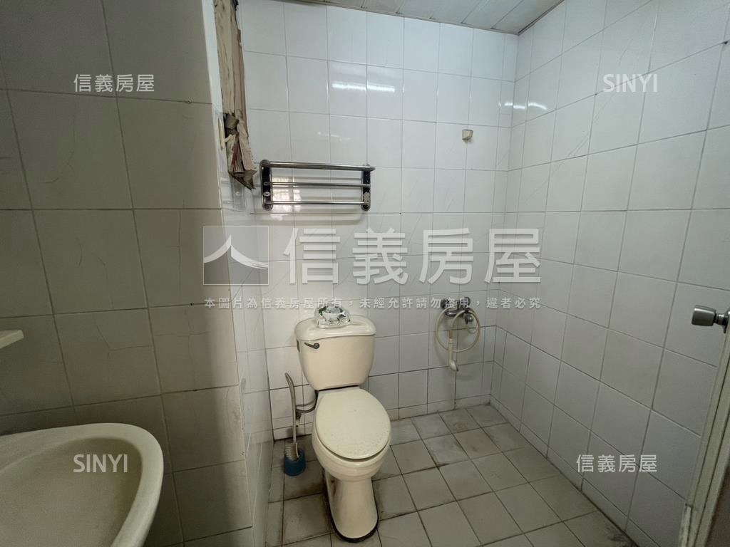 東區近崇學國小三房平車房屋室內格局與周邊環境