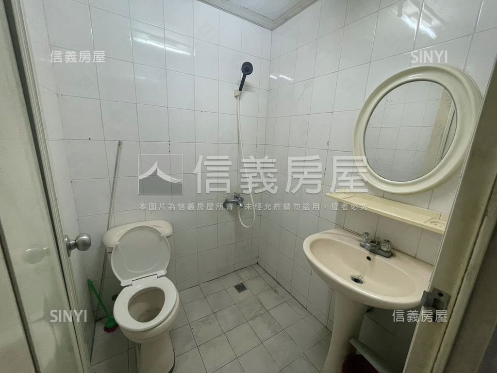 東區近崇學國小三房平車房屋室內格局與周邊環境