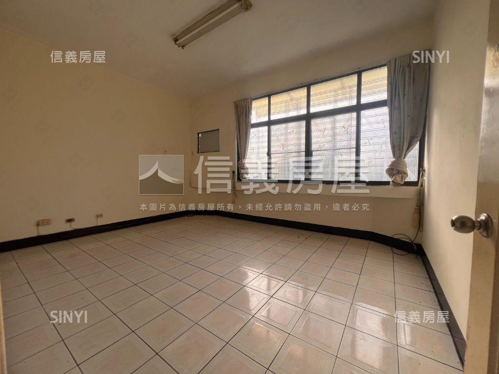 高雄大學前路後路透天店面房屋室內格局與周邊環境