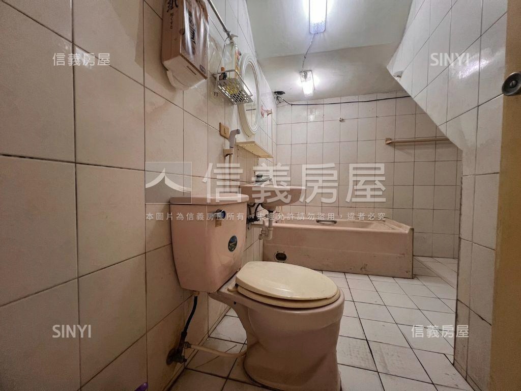 高雄大學前路後路透天店面房屋室內格局與周邊環境