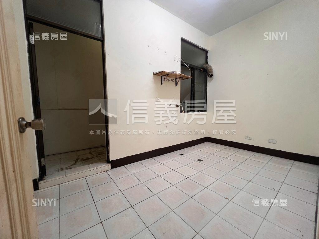 高雄大學前路後路透天店面房屋室內格局與周邊環境