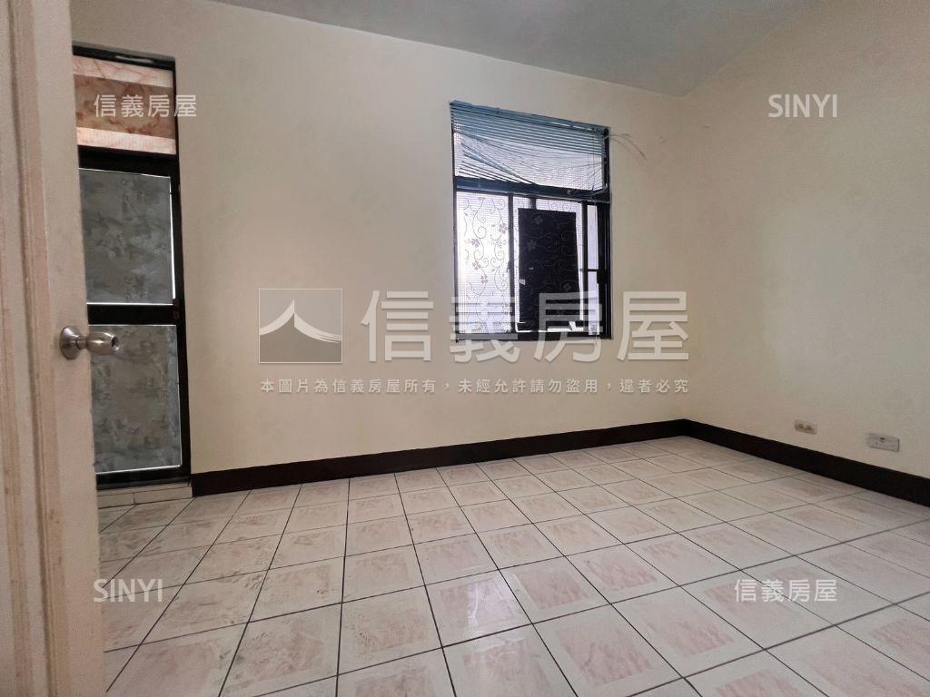 高雄大學前路後路透天店面房屋室內格局與周邊環境