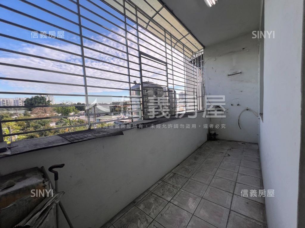 高雄大學前路後路透天店面房屋室內格局與周邊環境