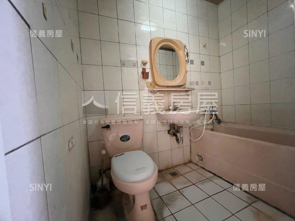 高雄大學前路後路透天店面房屋室內格局與周邊環境