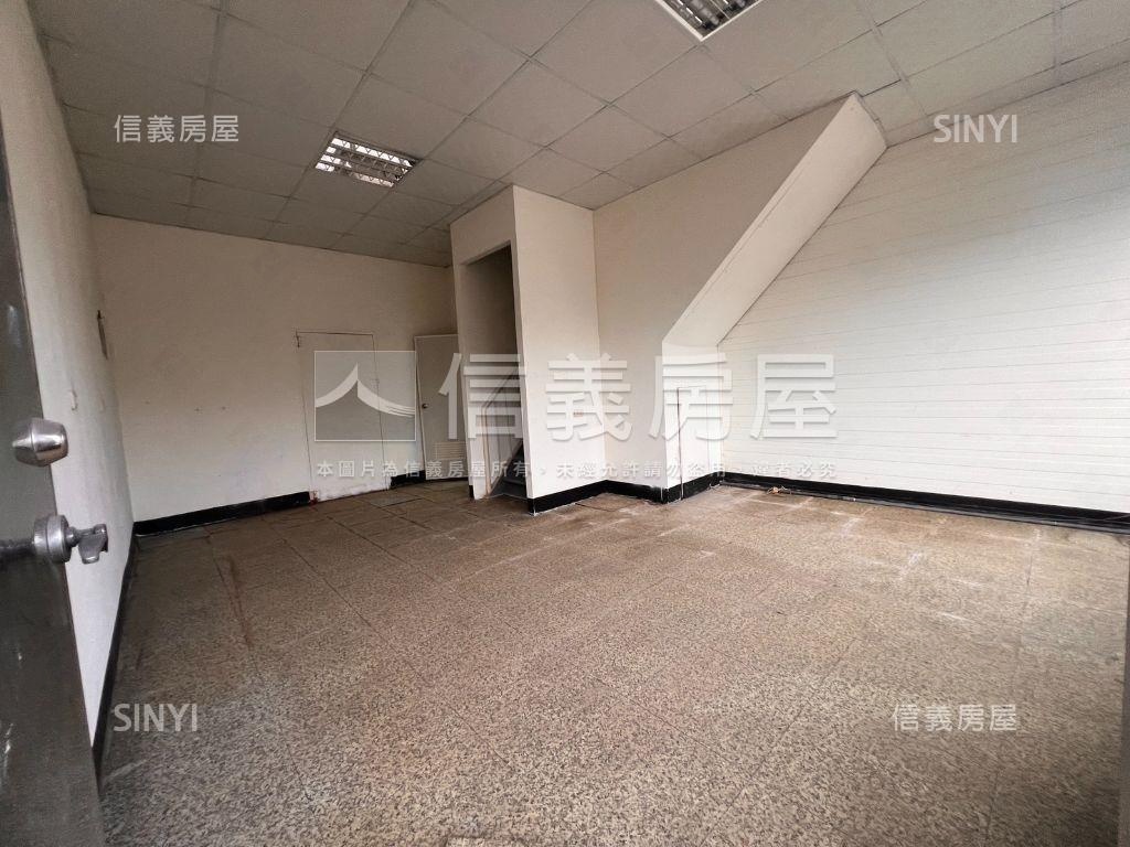 高雄大學前路後路透天店面房屋室內格局與周邊環境