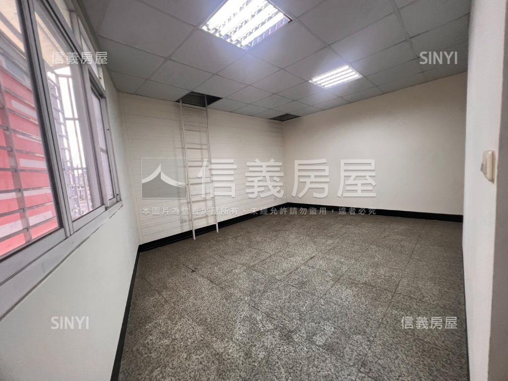 高雄大學前路後路透天店面房屋室內格局與周邊環境