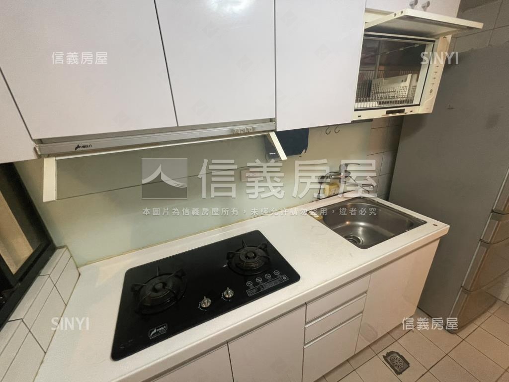 專任－松城裝潢面中庭房屋室內格局與周邊環境