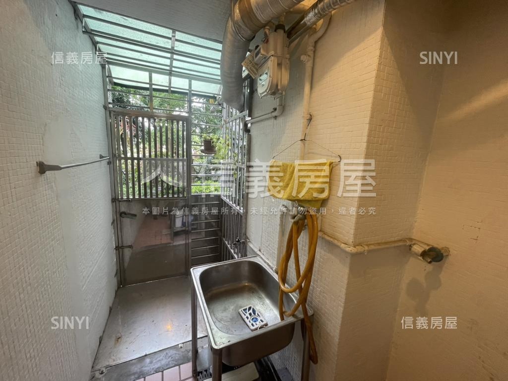 專任－松城裝潢面中庭房屋室內格局與周邊環境