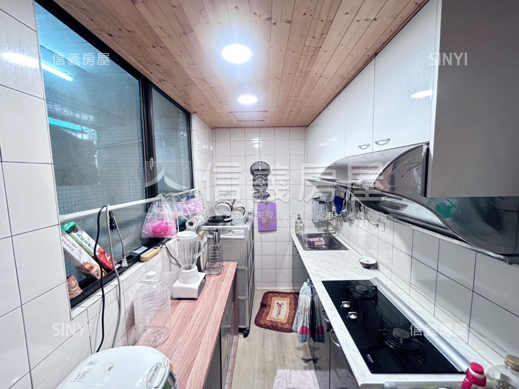 新案大面開窗採光三房平車房屋室內格局與周邊環境