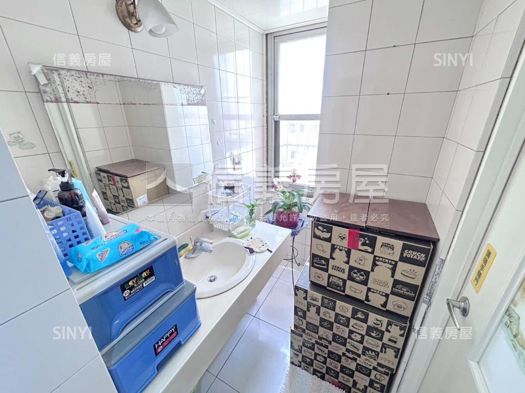 新案大面開窗採光三房平車房屋室內格局與周邊環境