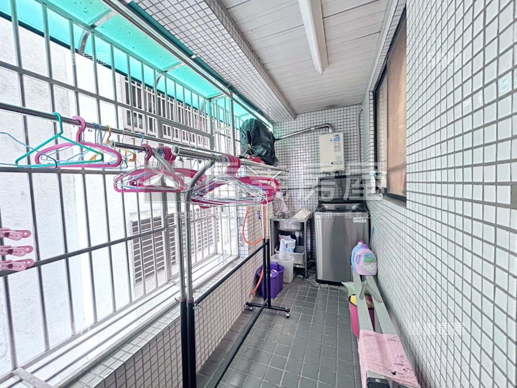 新案大面開窗採光三房平車房屋室內格局與周邊環境