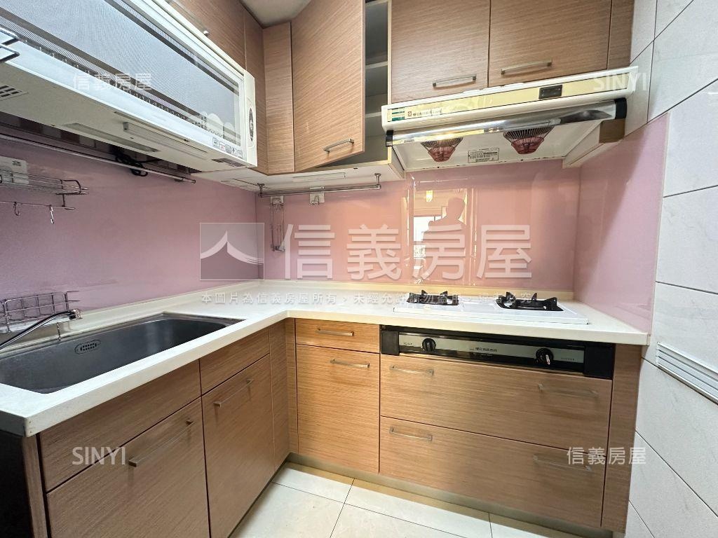 歐洲學苑三房車位房屋室內格局與周邊環境