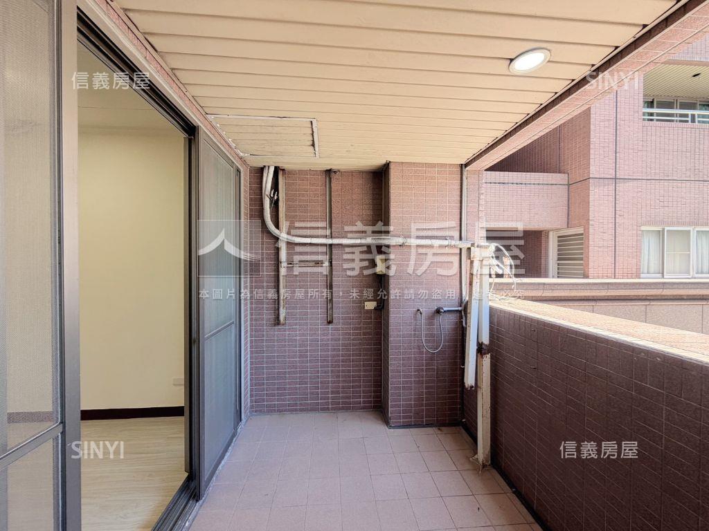 三多捷運摩天大兩房房屋室內格局與周邊環境