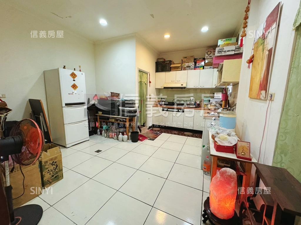 東區崇德招財三角窗店住房屋室內格局與周邊環境