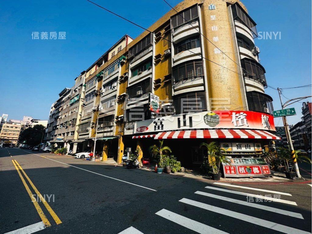 三角窗金店面。適合各行業房屋室內格局與周邊環境