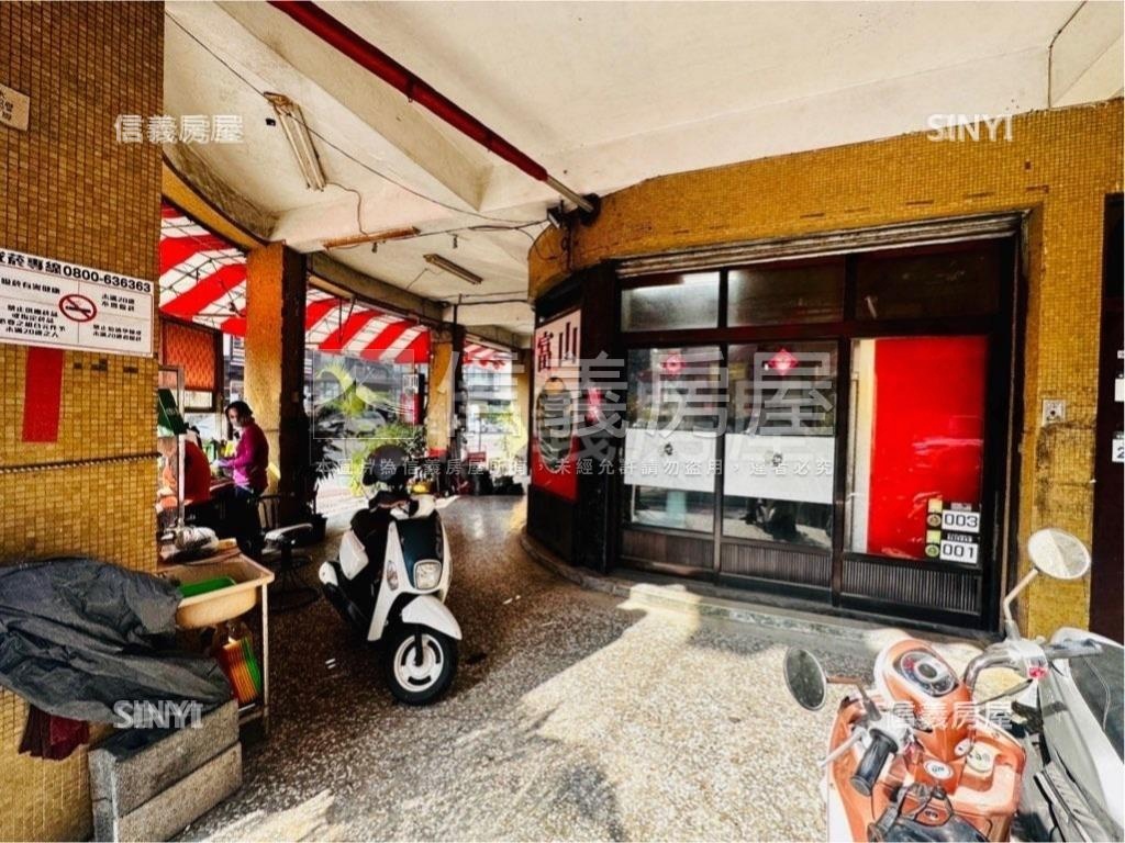 三角窗金店面。適合各行業房屋室內格局與周邊環境