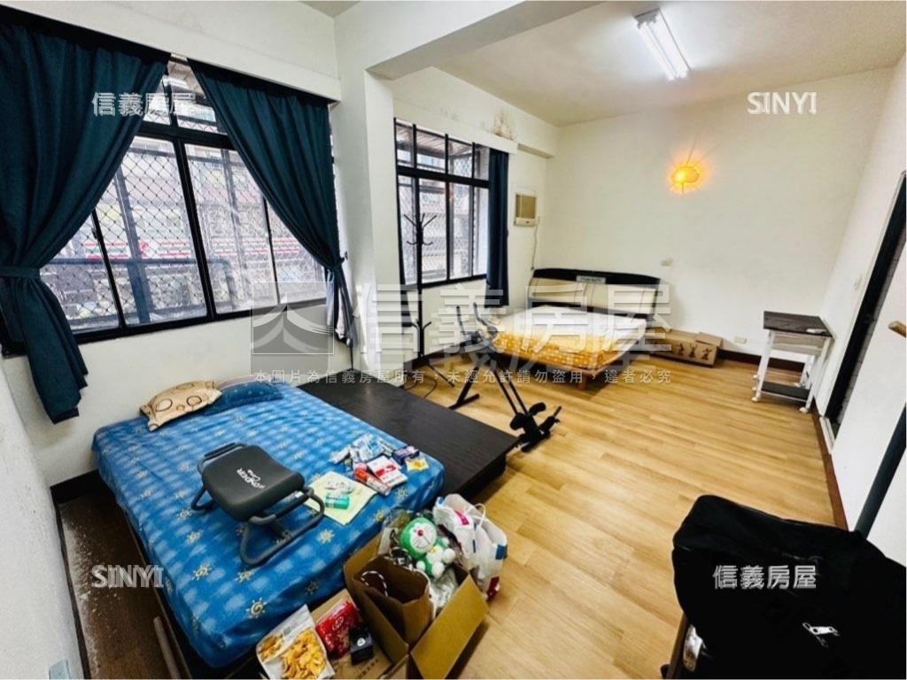 三角窗金店面。適合各行業房屋室內格局與周邊環境