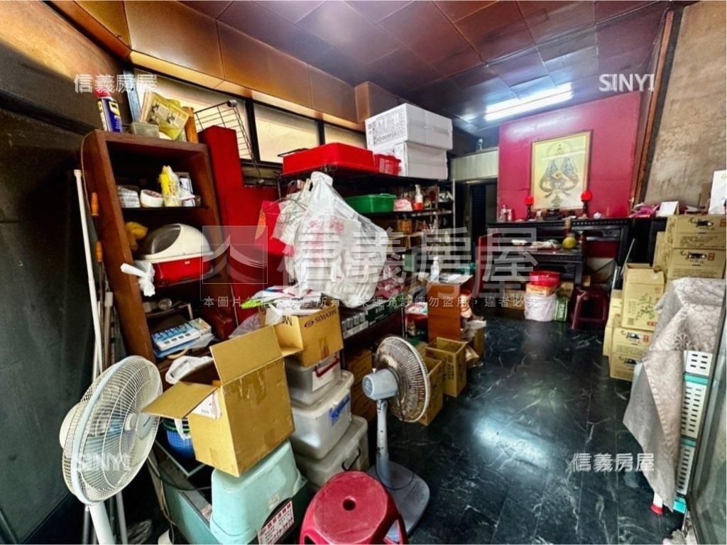 三角窗金店面。適合各行業房屋室內格局與周邊環境