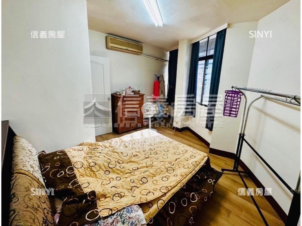 三角窗金店面。適合各行業房屋室內格局與周邊環境