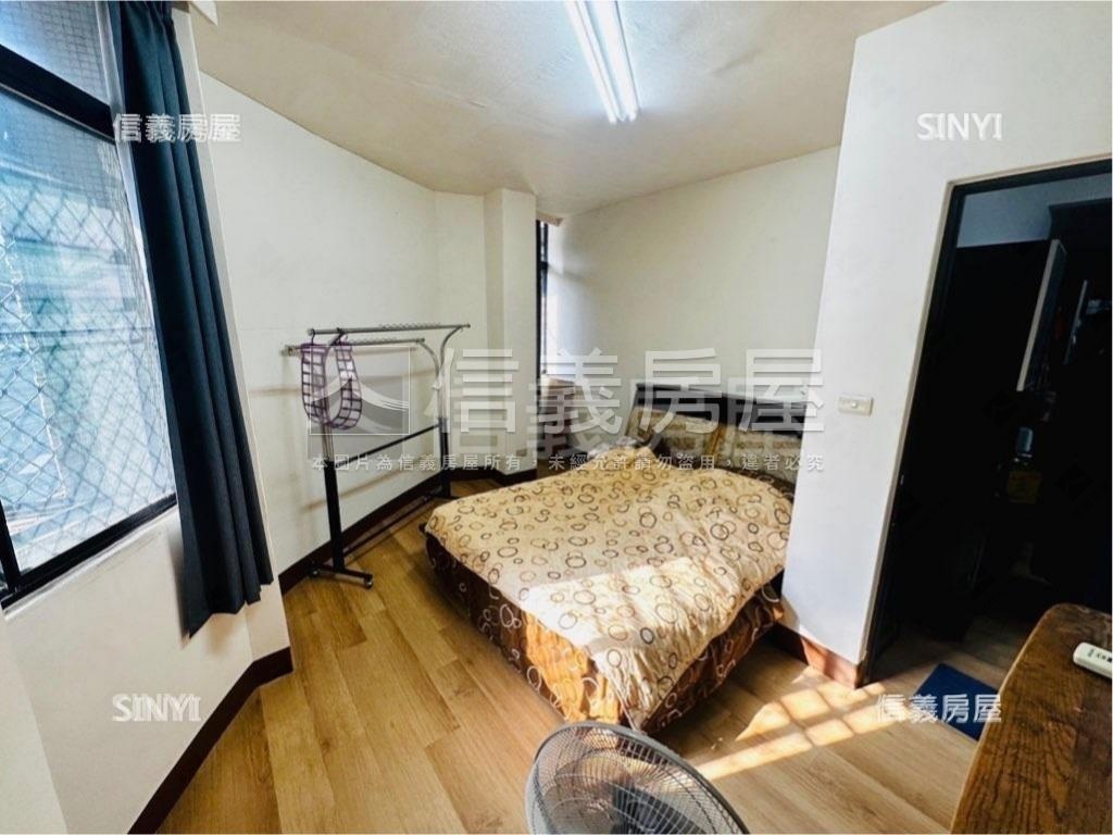 三角窗金店面。適合各行業房屋室內格局與周邊環境