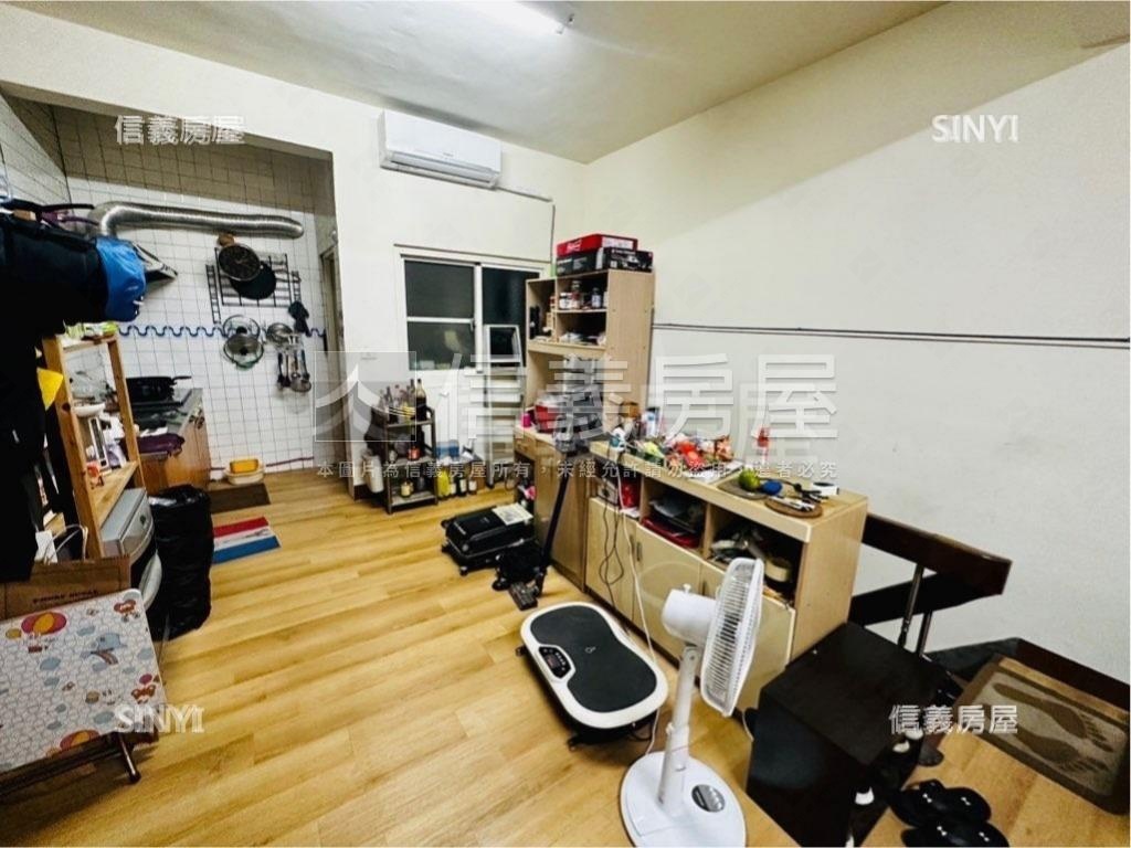 三角窗金店面。適合各行業房屋室內格局與周邊環境