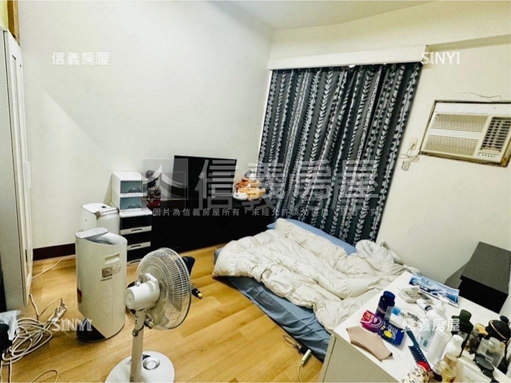 三角窗金店面。適合各行業房屋室內格局與周邊環境