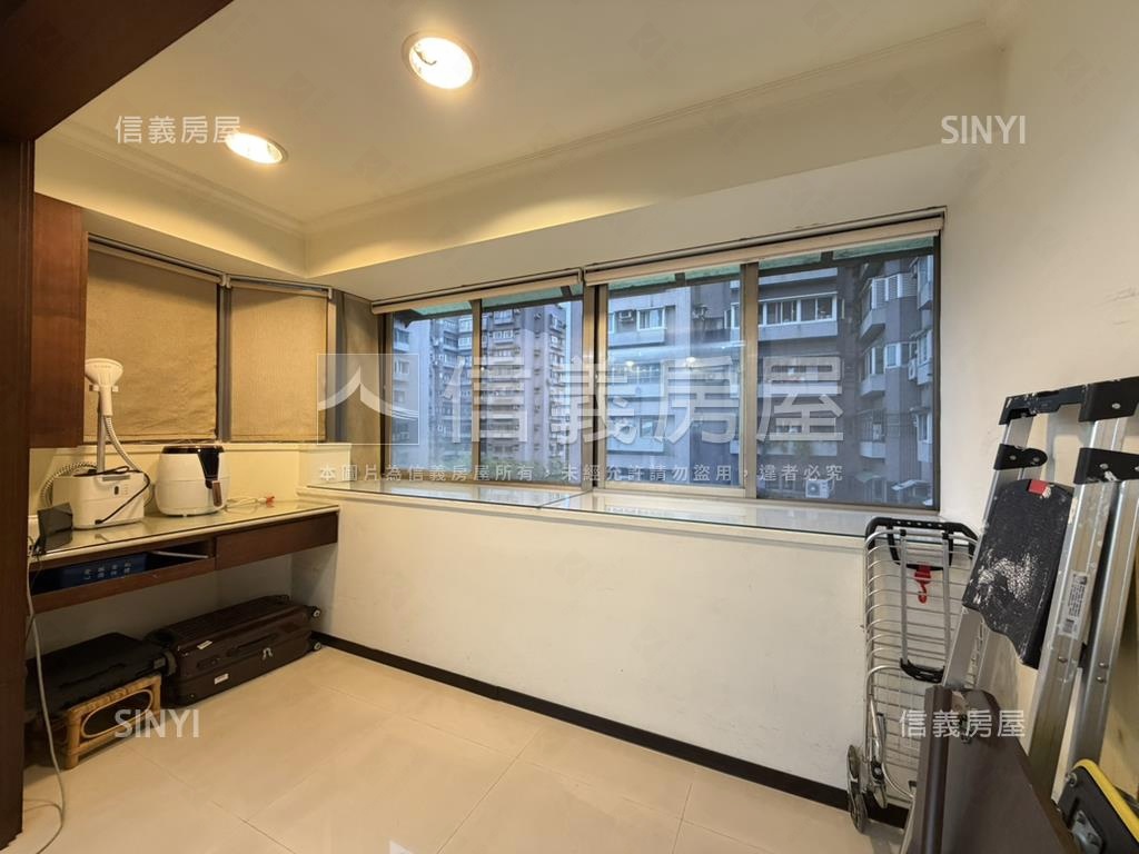 臻藏中興麗園美三房房屋室內格局與周邊環境