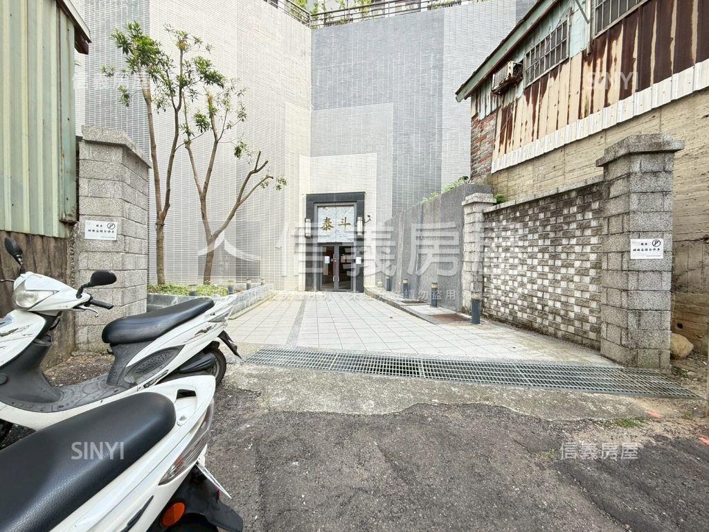 楊梅閱森活三房車位房屋室內格局與周邊環境