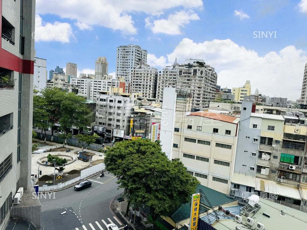 三多商圈。稀有４房成家宅房屋室內格局與周邊環境